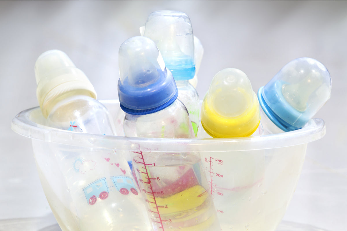The Pros and Cons of Glass and Plastic Baby Bottles